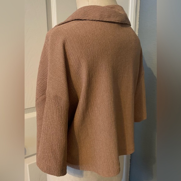 Top - Picture 2 of 2